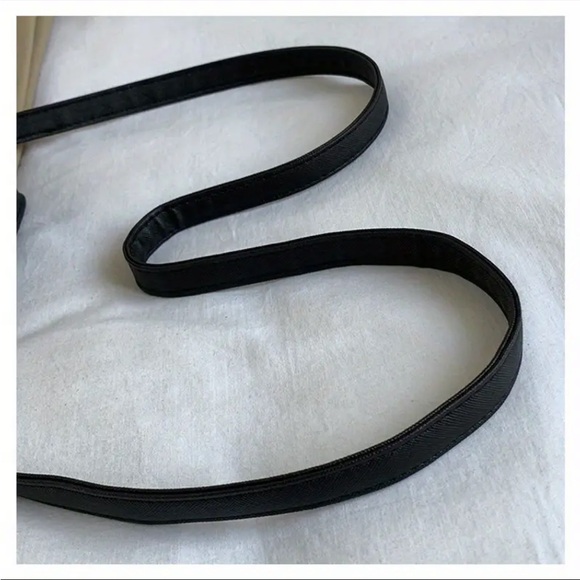 🆕 Tombstone - Coffin “Never Trust The Living” Crossbody Bag - Beetlejuice - Picture 9 of 16